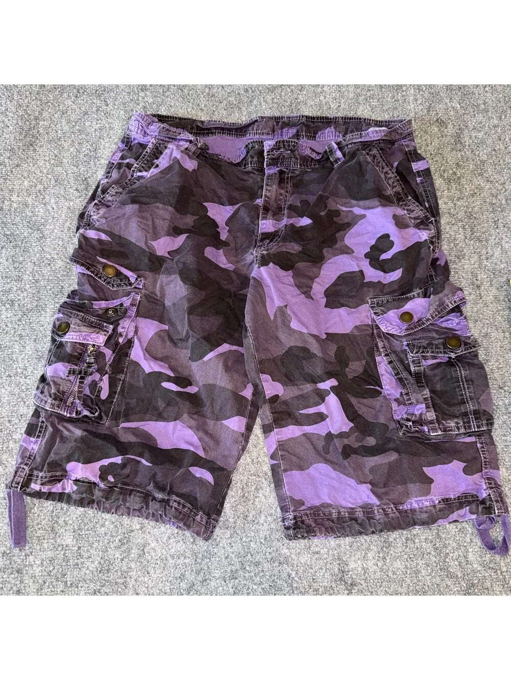 Grail Purple Camo Baggy Cargo Shorts Mens LG 34 Vtg y2k 90s Rare